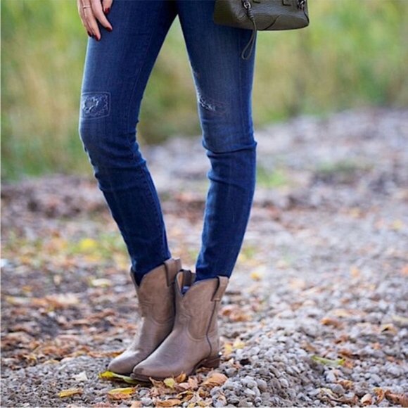 $369 Frye Billy Short Pull On Brown Leather Southern Cowgirl Cowboy Ankle Bootie - Picture 7 of 16